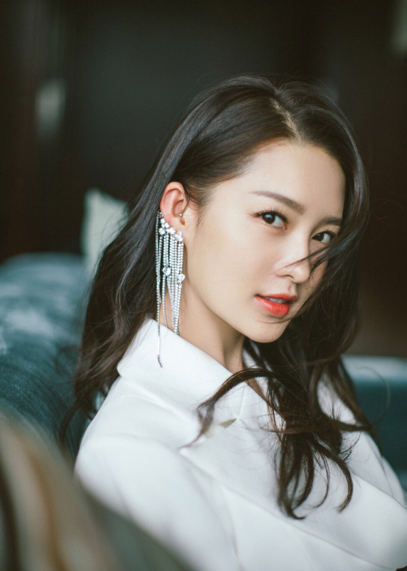 發現長的很像姐妹的一些女明星，五官太像，適合演親姐妹