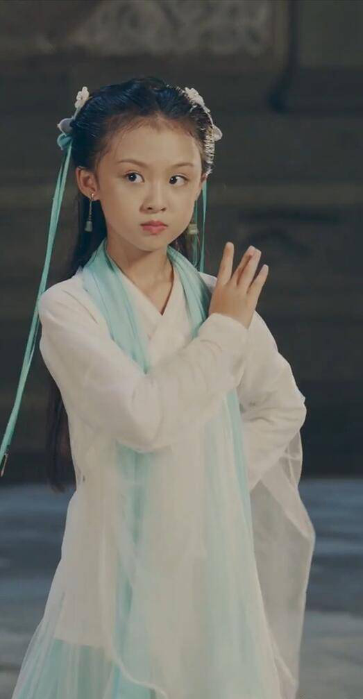 還記得《小戲骨紅樓夢》裡的林黛玉嗎?她現在長這樣 還記得《小戲骨紅樓夢》裡的林黛玉嗎?她現在長這樣