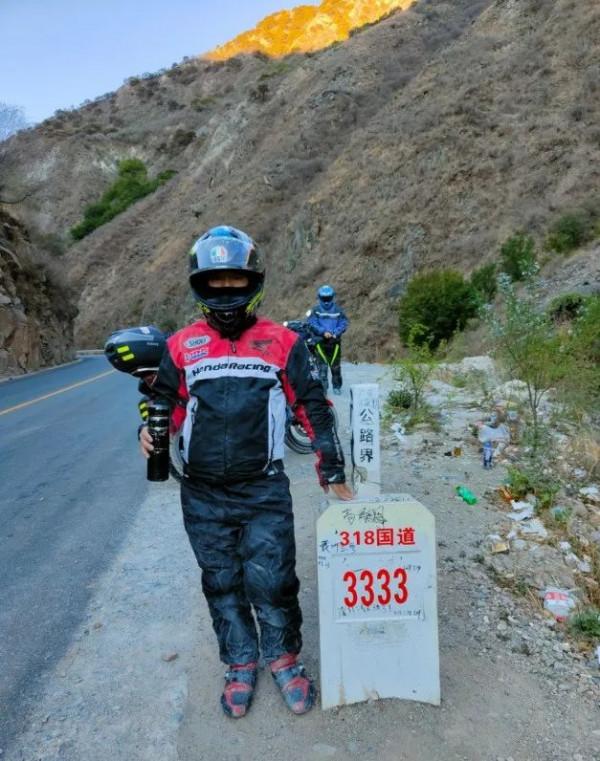 男子騎125摩托用9天時間從連灘西壩開到西藏拉薩，全程4千多公里
