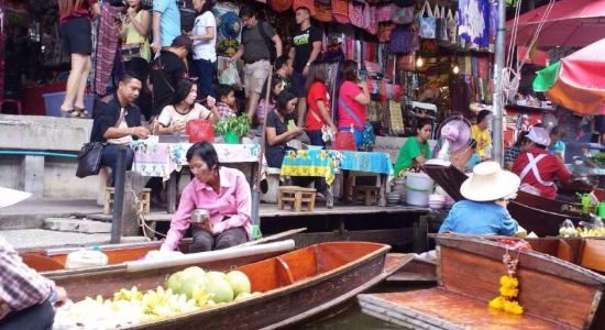 泰國首個水上菜場，已有上百年曆史，與中國淵源頗深