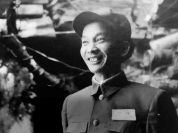 林月琴嫁羅榮桓後，“戰死”的前夫回來了，主席如何解決三人尷尬