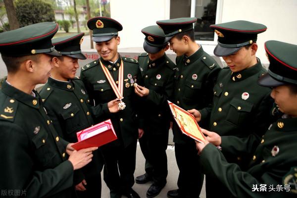 凌晨做夢,夢見團長 凌晨做夢,夢見團長