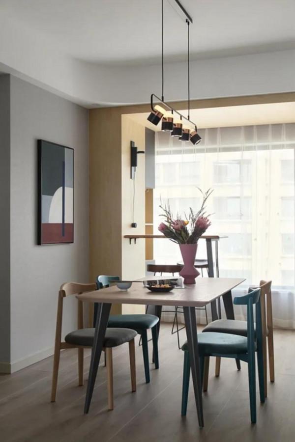 110平現代簡約風三居室,黑色衛生間洗手盆後的牆面太實用了 110平現代簡約風三居室,黑色衛生間洗手盆後的牆面太實用了