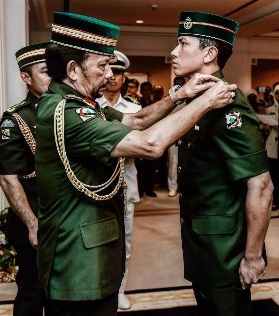 汶萊馬丁王子真迷人，30歲的他身材顏值都爆表，準王妃是豪門千金