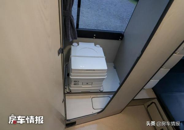 ​新款中巴房車，4.0T超強動力可睡6人，空間夠大適合全家一起遊玩