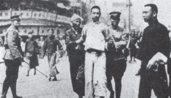 民國第一狂人劉文典,蔣介石打他兩耳光,他一腳踢在老蔣的肚子上 民國第一狂人劉文典,蔣介石打他兩耳光,他一腳踢在老蔣的肚子上