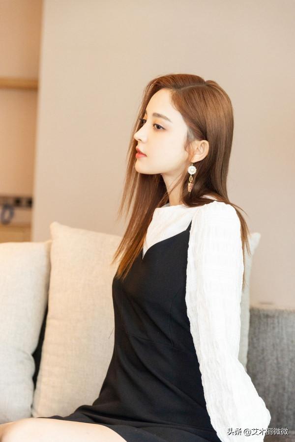 古力娜扎、關曉彤罕見同臺亮相,輸了身高年齡卻贏了氣質,真養眼 古力娜扎、關曉彤罕見同臺亮相,輸了身高年齡卻贏了氣質,真養眼