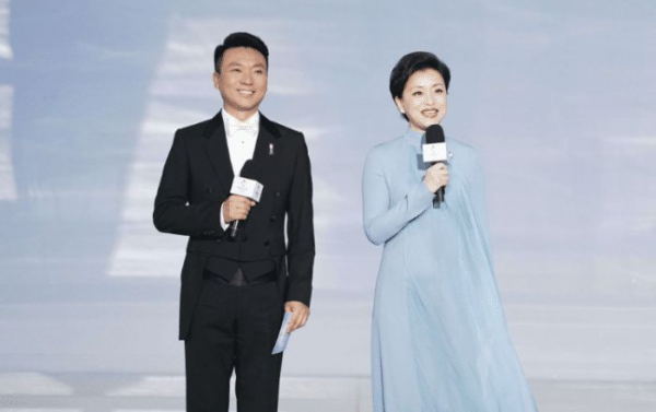 康輝：29歲娶小師妹劉雅潔，結婚21年沒有孩子，風光背後有眼淚