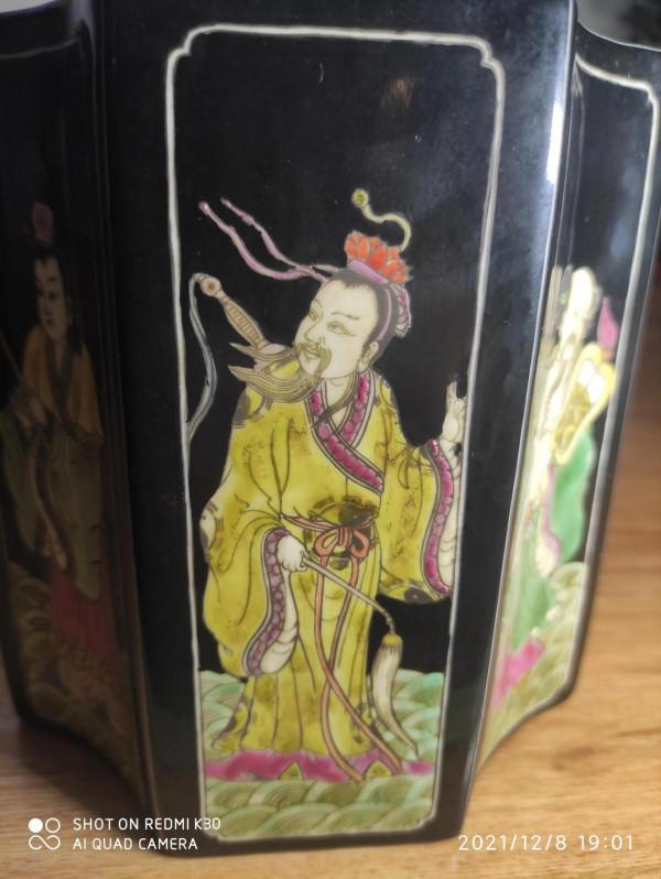 清雍正黑地五彩八仙過海八面筆筒雍正五彩瓷中精品存世幾件