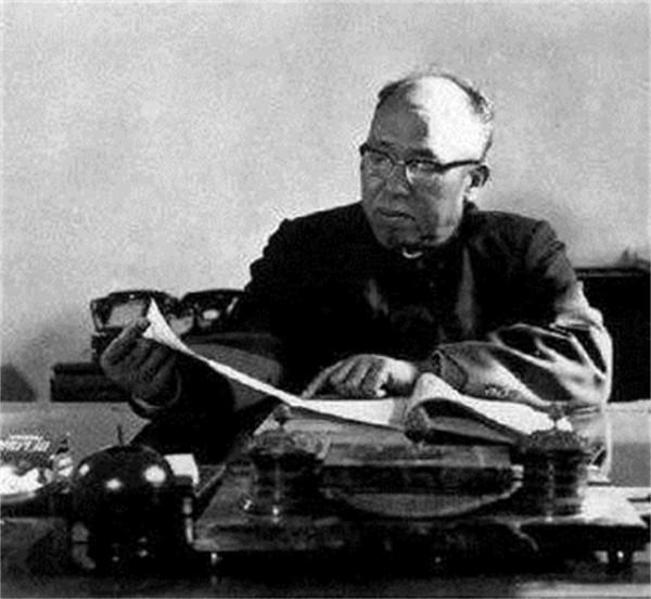 日軍追趕我軍到河邊，羅榮桓不同意拆掉獨木橋，反而順利甩掉敵軍