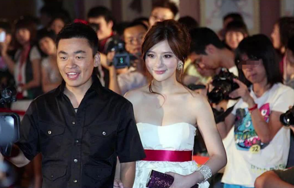 王寶強緋聞女友戀情曝光!熊乃瑾和帥哥約會,還摟其脖子甜蜜親吻 王寶強緋聞女友戀情曝光!熊乃瑾和帥哥約會,還摟其脖子甜蜜親吻