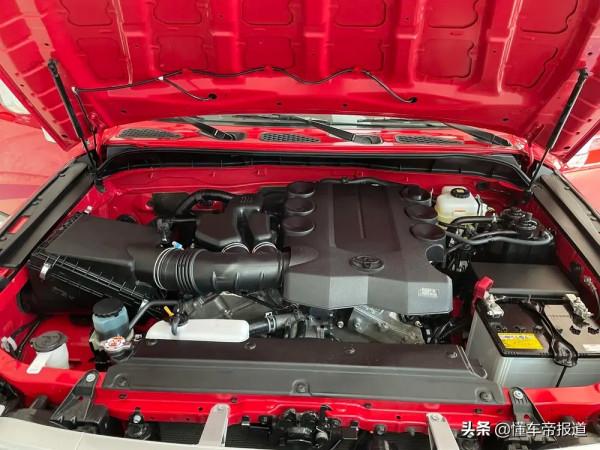 二手車丨復古又時尚,有工具屬性的大玩具——FJ 酷路澤 二手車丨復古又時尚,有工具屬性的大玩具——FJ 酷路澤