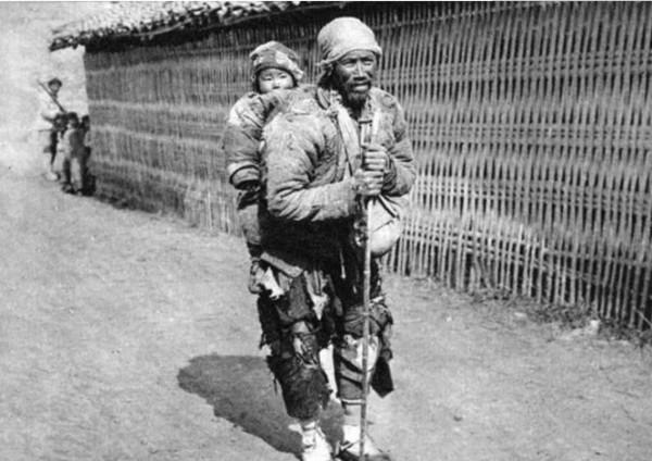 軍首長急尋特等功臣，清潔工身份被曝光，毛主席：沒想到你還活著