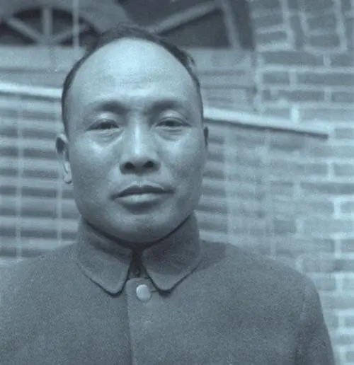 張靈甫身亡，蔣介石將湯恩伯打得滿臉血，還在他死後說：死了也好