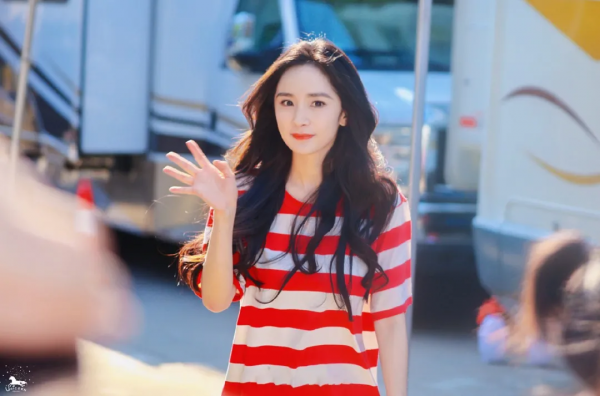 楊冪的包年熱搜 | 嘴上說著“不想看”,眼睛卻很誠實 楊冪的包年熱搜 | 嘴上說著“不想看”,眼睛卻很誠實