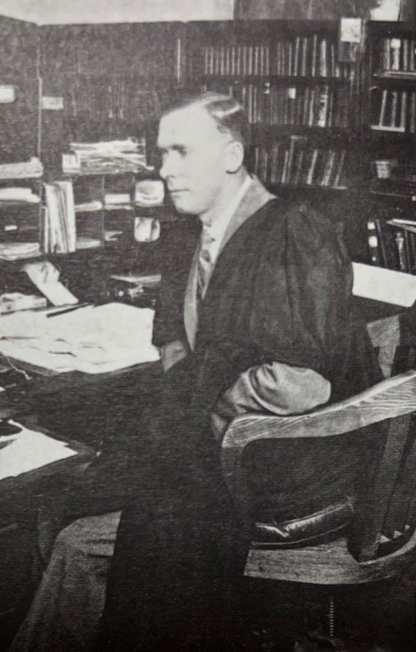 1937年，北京狐狸塔慘被挖心的白人女屍：殺害她的真是邪教組織？