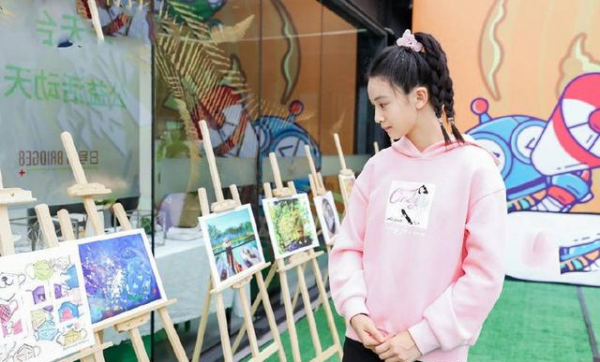 13歲森碟變運動女神!穿運動裝顯超模範,被爸爸舉高高笑起來超甜 13歲森碟變運動女神!穿運動裝顯超模範,被爸爸舉高高笑起來超甜