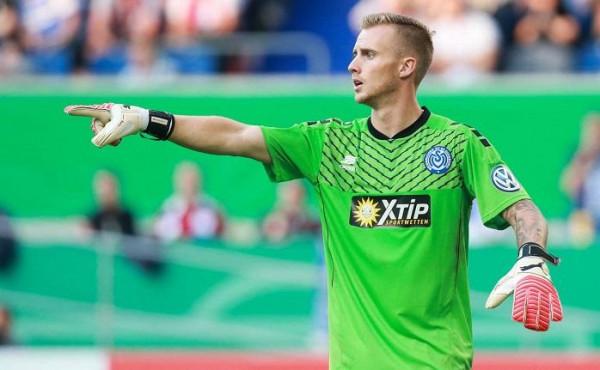 他因喝水丟球被人群嘲，28歲時，他入選德甲最佳陣容併成荷蘭國腳