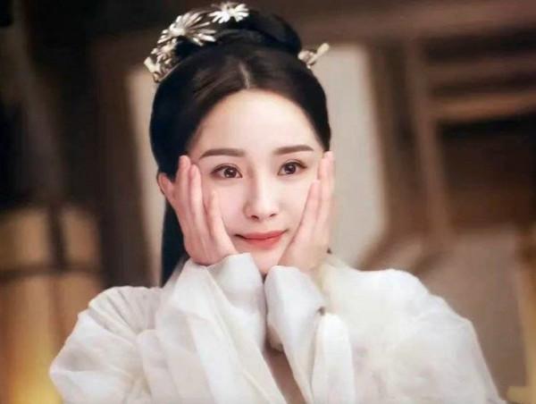 《斛珠夫人》開播，13歲小女主火了，全網都在誇她力壓大女主楊冪