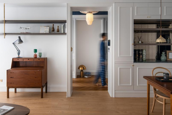 門套側邊延伸出小吧檯，完美劃分左右客廳和休閒區，不學會可惜了