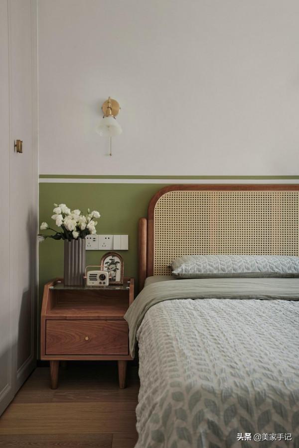 越來越多人不做電視牆，學她家打滿櫃子，全屋不是一般的實用大氣