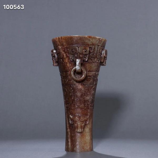 舊藏 高古玉獸面紋酒杯規格：高19.3cm口徑8.3cm重823g 高古精品，