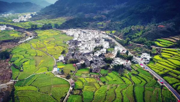 9月去正好！適合小住幾日的8座絕美古鎮，人少景美，清幽安逸