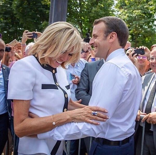 布麗吉特的魅力只有馬克龍懂，不顧24歲的年齡差距，將她捧在手心