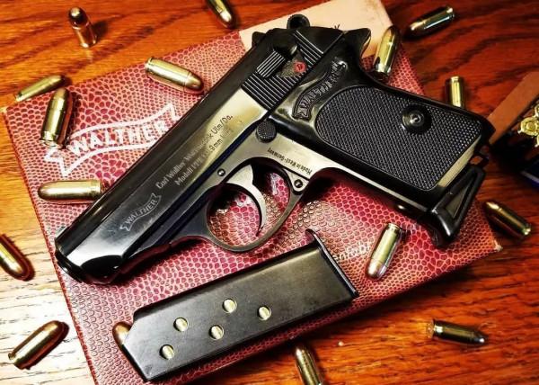 這十把手槍曾是“名將”的配槍，每一把都是軍工的傑作