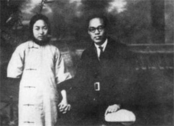 中央常委被捕，女特工賀治華急報有叛徒，陳賡卻偵破：她就是叛徒