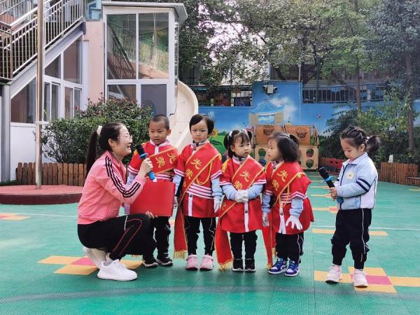 節約糧食從我做起--歷下區教體局領導參加佛山苑幼兒園升旗儀式 節約糧食從我做起--歷下區教體局領導參加佛山苑幼兒園升旗儀式