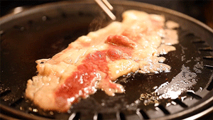 「炭火烤肉」，好吃到翹腳