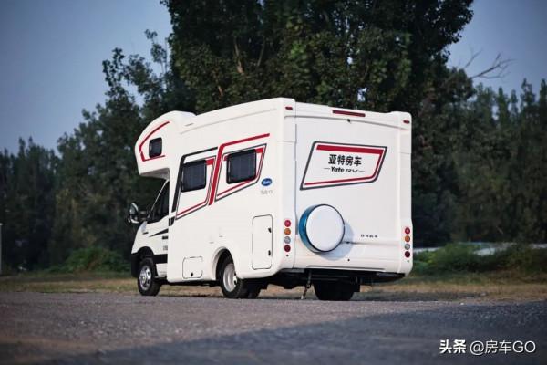 適合4-6人旅行的高配房車,標配820Ah電池+柴暖,可以四季出行 適合4-6人旅行的高配房車,標配820Ah電池+柴暖,可以四季出行