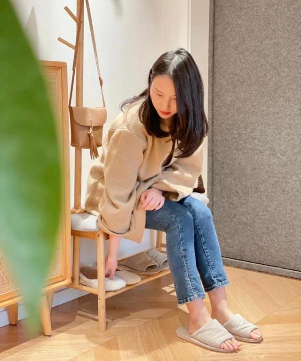 誠心建議：再買房一定買“橫廳”戶型，學她家裝成中古風，超有品