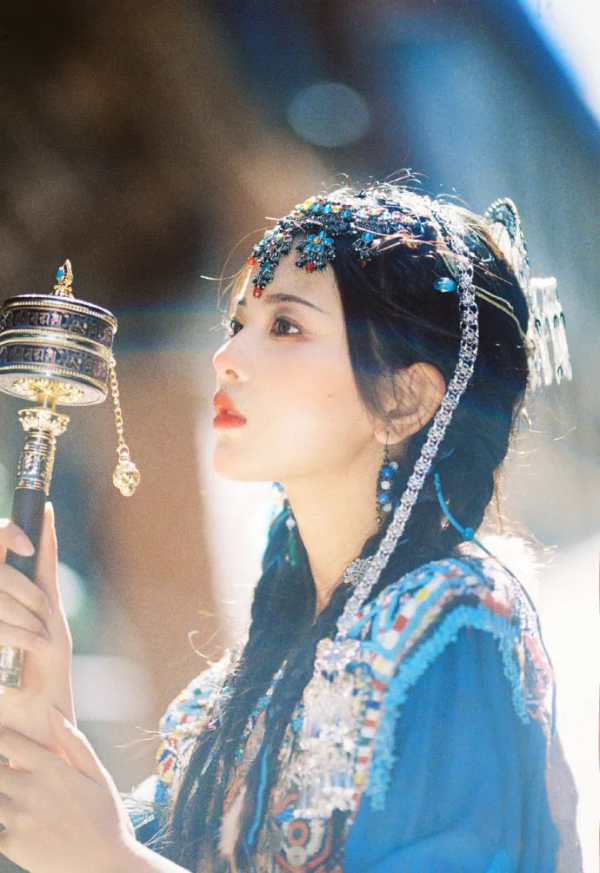 楊超越是“整”了嗎?怎麼突然美成王祖賢了? 楊超越是“整”了嗎?怎麼突然美成王祖賢了?