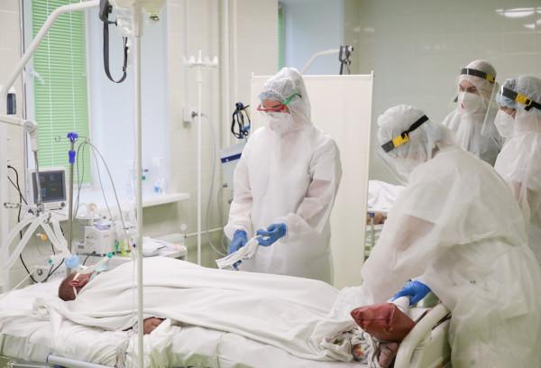 早安·世界|俄羅斯單日新增新冠確診創新高,首破4萬例 早安·世界|俄羅斯單日新增新冠確診創新高,首破4萬例