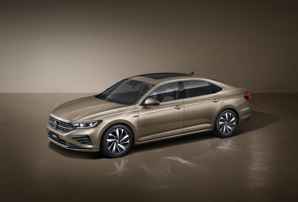 試完帕薩特，再試凱美瑞，發現德系和日系的定位，確實有所不同