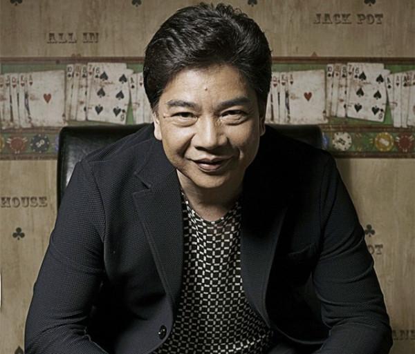 來自廣西農村的世界賭王，每次領獎都身披五星紅旗，賭術冠絕全球