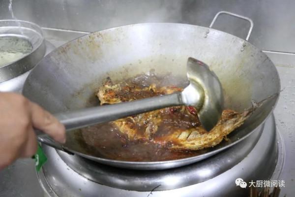 油燜醬+椒麻湯+花椒油，鐵板魚麻辣鮮香，推出即成宴客大菜