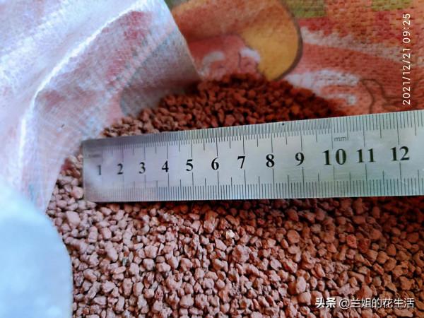 養多肉的第一件事就是配土，配土好多肉才能長得好