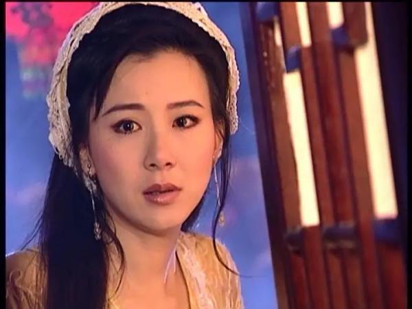 三部劇共用一款髮飾，千篇一律的古裝造型，真的看膩了