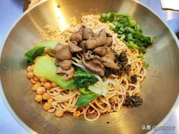 這肥腸處理得真到位，不臭還賊香，拌麵好好吃呀