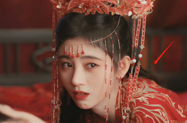 鞠婧禕新劇造型被指抄襲《紅樓夢》，額飾完全照搬，精髓卻沒學到