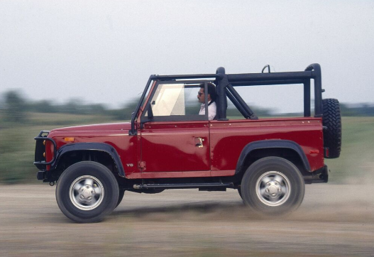 浪漫又野性的路虎？衛士敞篷版曝光，或將限量開賣