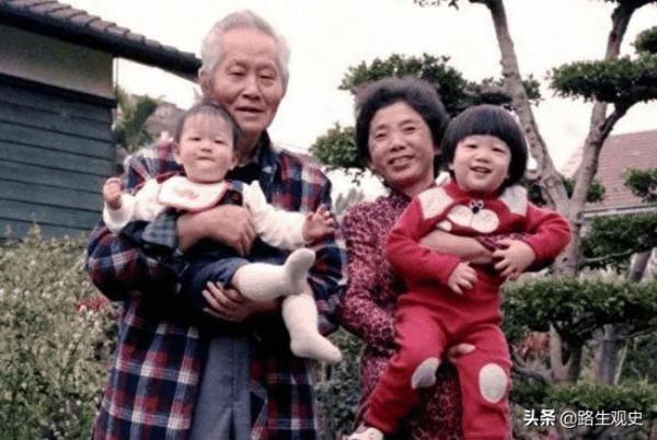 孫立人:到臺灣後被降工資,和夫人一起賣“將軍花”、“將軍雞” 孫立人:到臺灣後被降工資,和夫人一起賣“將軍花”、“將軍雞”