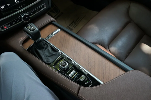 沃爾沃 S90:二十五萬多買行政級轎車,雖然二手,但越級享受 沃爾沃 S90:二十五萬多買行政級轎車,雖然二手,但越級享受