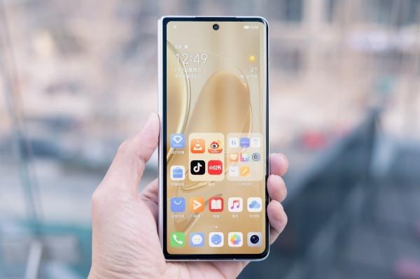 春節宅家如何更舒服的追劇刷博？榮耀Magic V為你解鎖躺平新姿勢