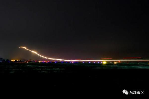 深夜,長航時奔襲、超低空突防…… 深夜,長航時奔襲、超低空突防……