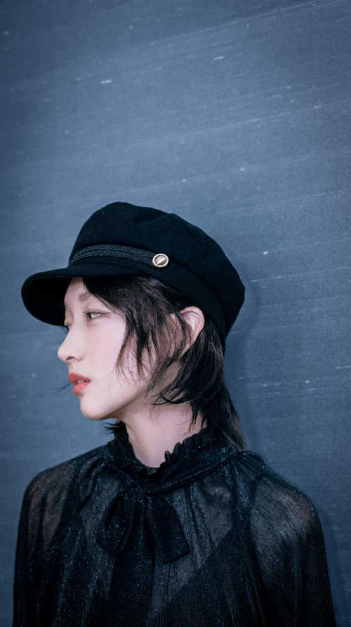 周冬雨時尚穿搭少女感十足 網友們看過她哪些作品評論關注轉發分享