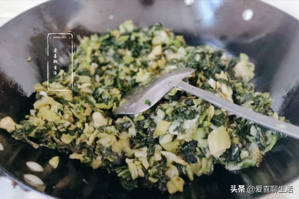 這菜醃一醃比新鮮的還好吃,加肉一起炒鮮美極了,鈣含量還特別高 這菜醃一醃比新鮮的還好吃,加肉一起炒鮮美極了,鈣含量還特別高